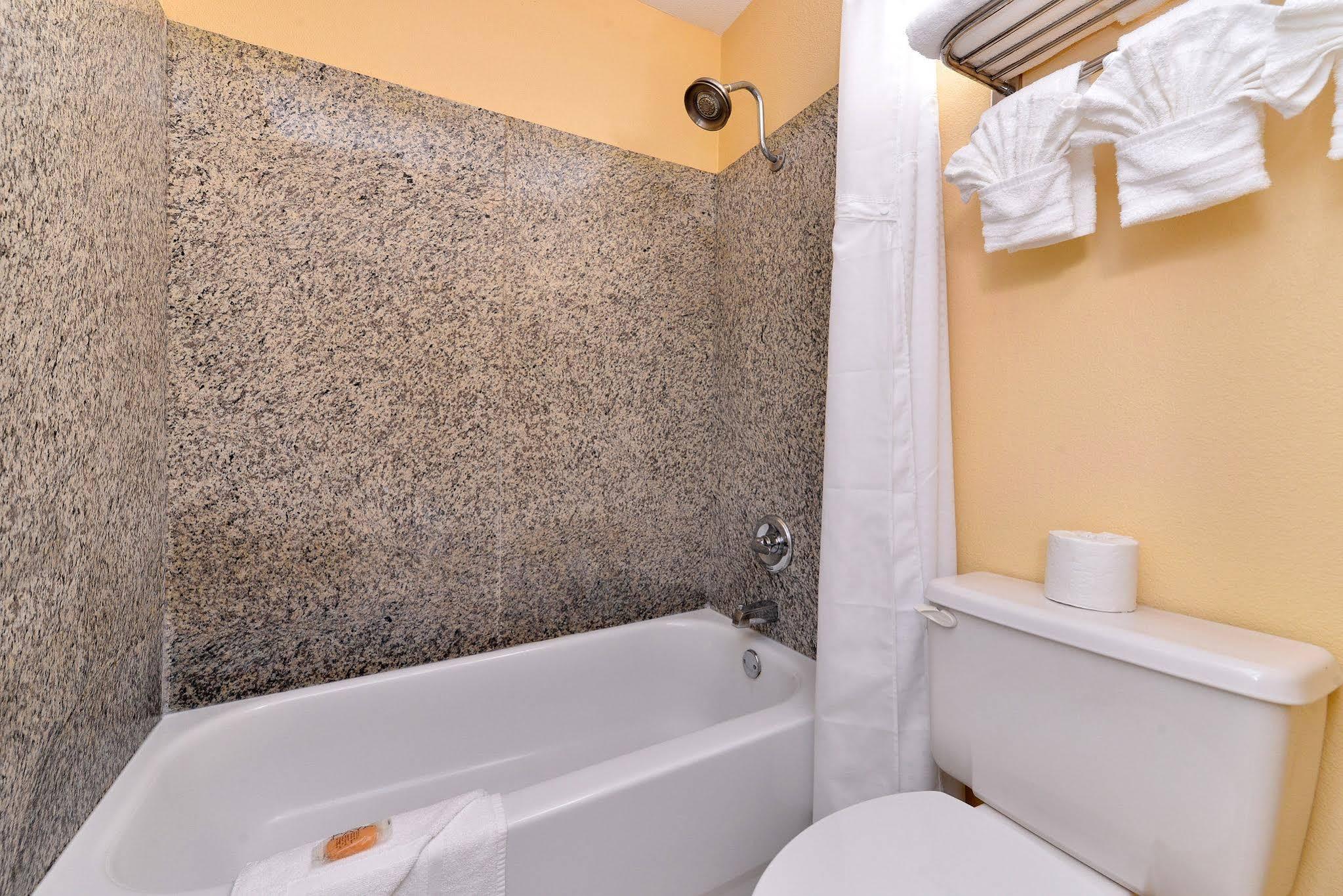 Americas Best Value Inn Angleton Exterior photo